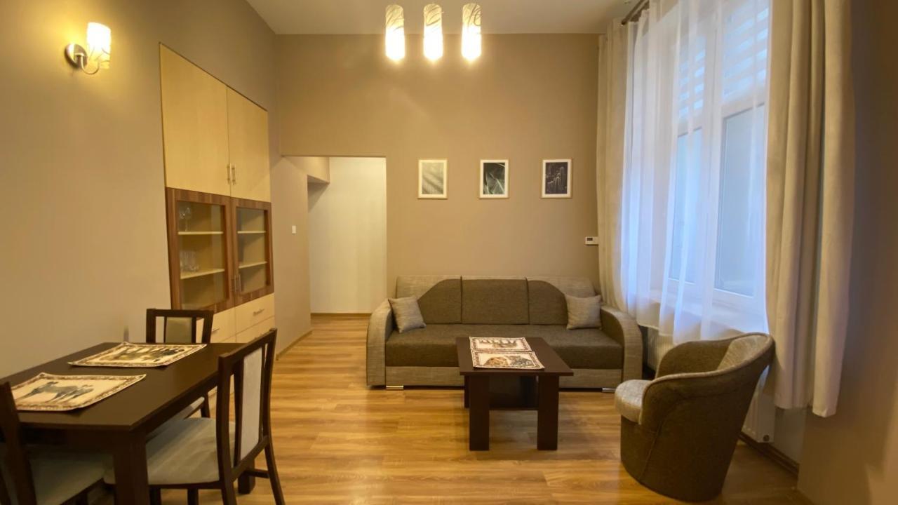Lublinbnb - Exclusive Family Apartment ------ In The Heart Of Lublin -------------------------------- Bedroom & Living Room & Kitchen ภายนอก รูปภาพ